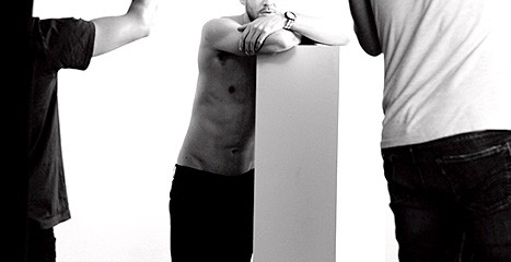 calvin-harris-shirtless-armani-inline